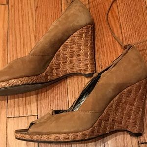 Suede open-toed shoes